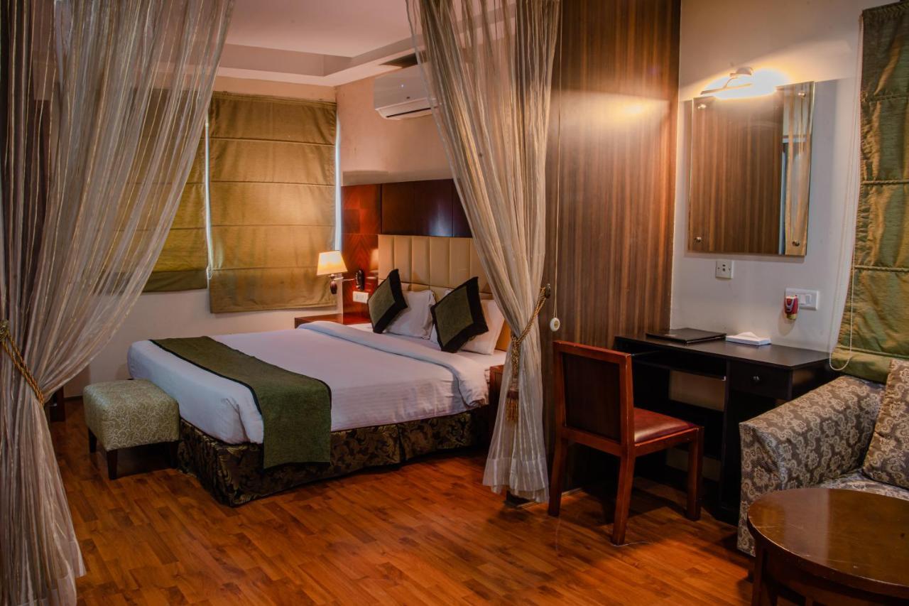 Hotel Gateway Grandeur Гувахати Экстерьер фото