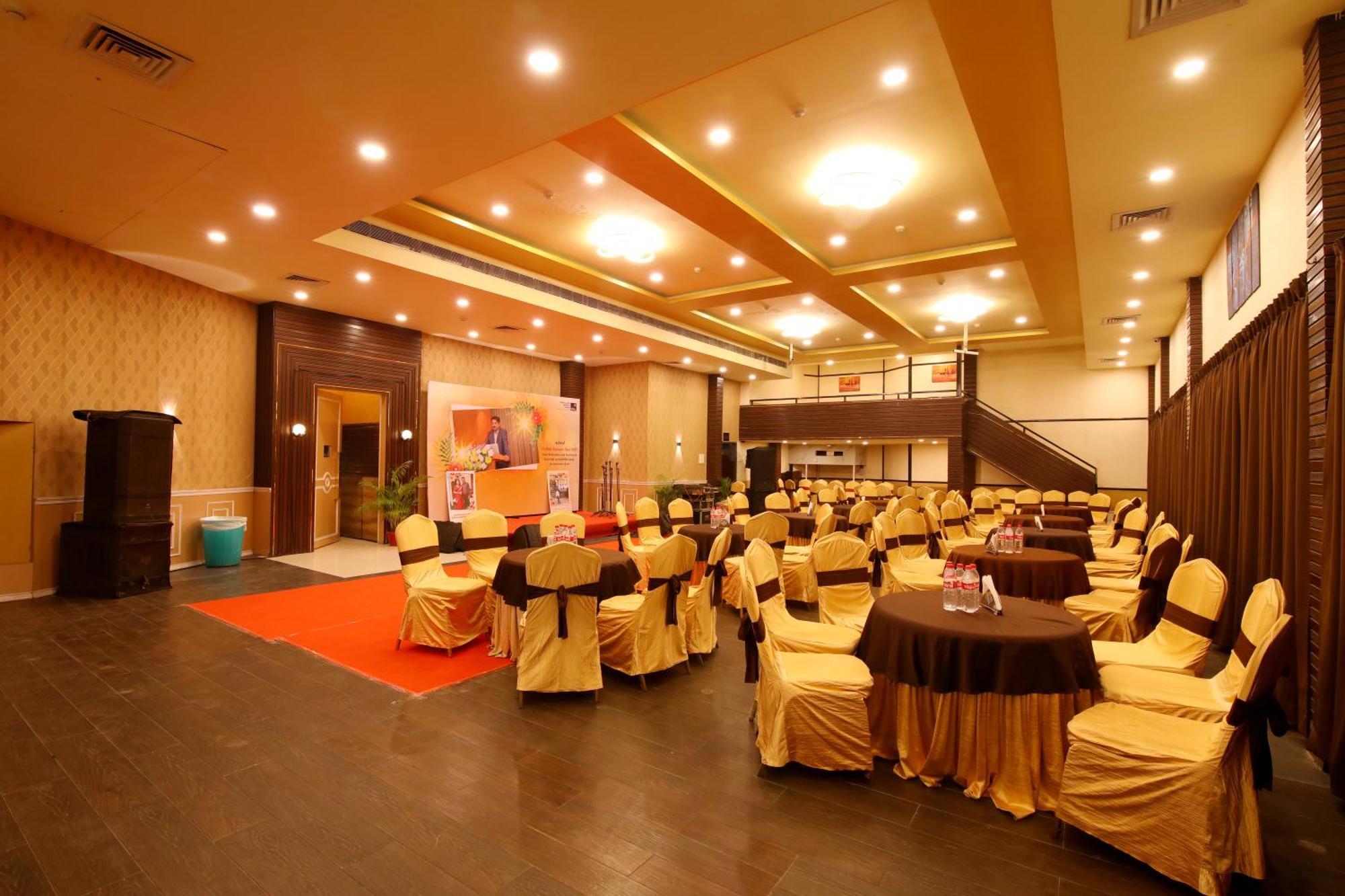 Hotel Gateway Grandeur Гувахати Экстерьер фото
